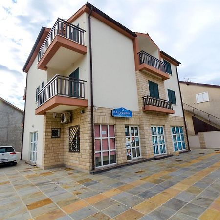Apartments Karmen I Primošten Exterior foto