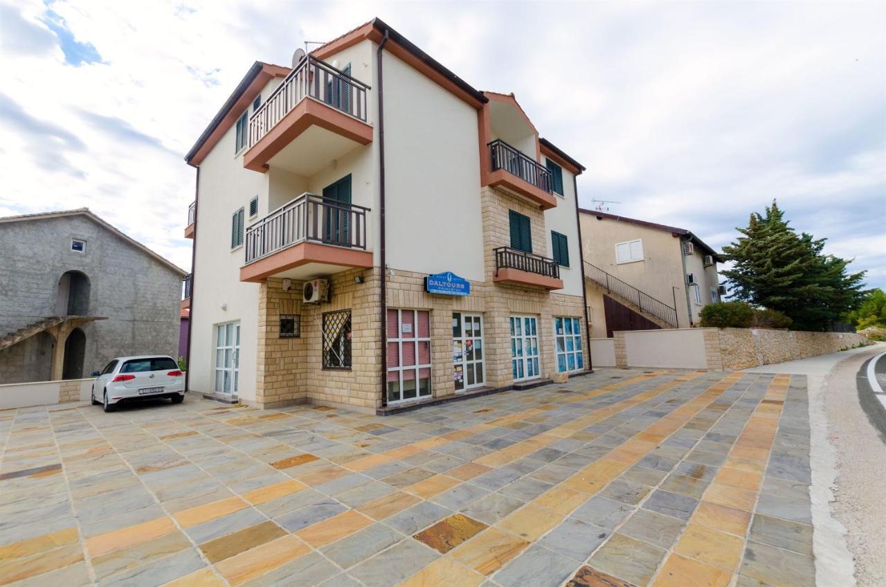 Apartments Karmen I Primošten Exterior foto